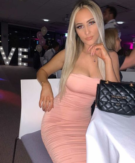 Faylee Oxenham pretty star images