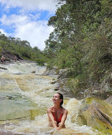 Laryssa Ayres sexy star pics