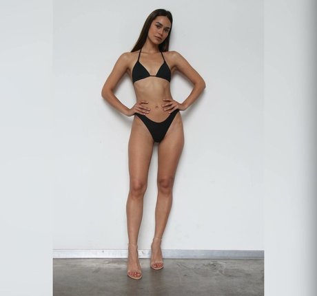 Narine Kagramanyan nude model archive