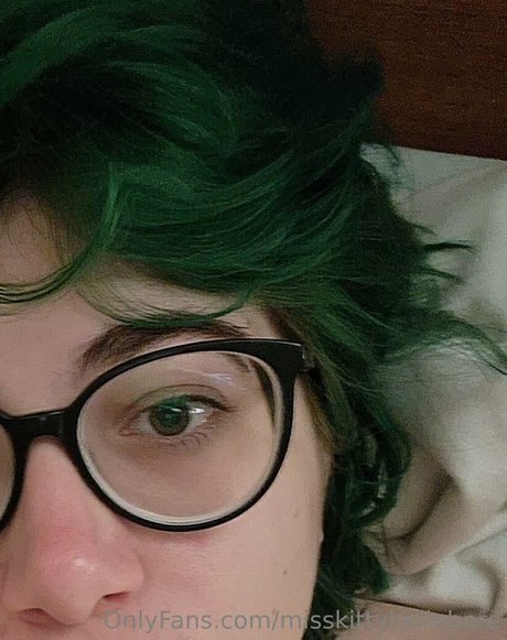 misskittyhellebore star top img