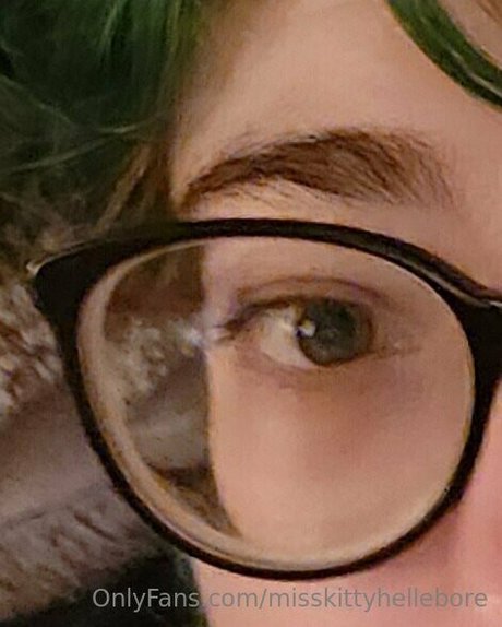 misskittyhellebore exclusive actress pictures