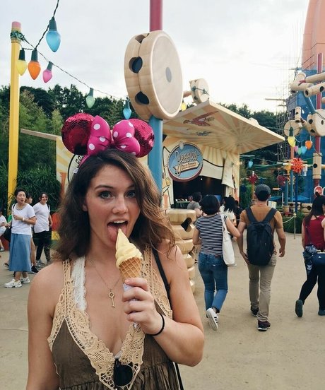 Leighton Wilson model sex pics