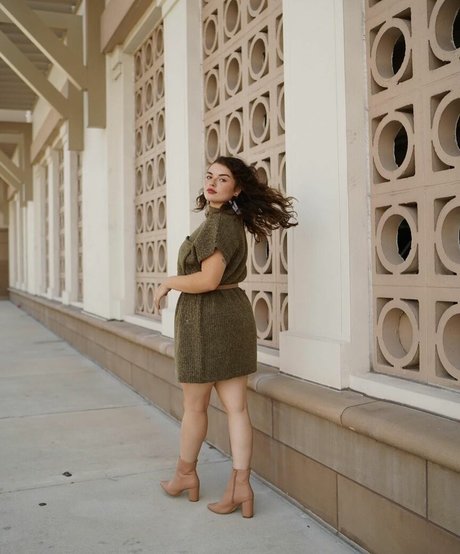 Alondra Larson pornstar beautiful images