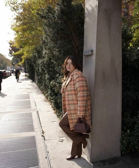 Alondra Larson exclusive star galleries