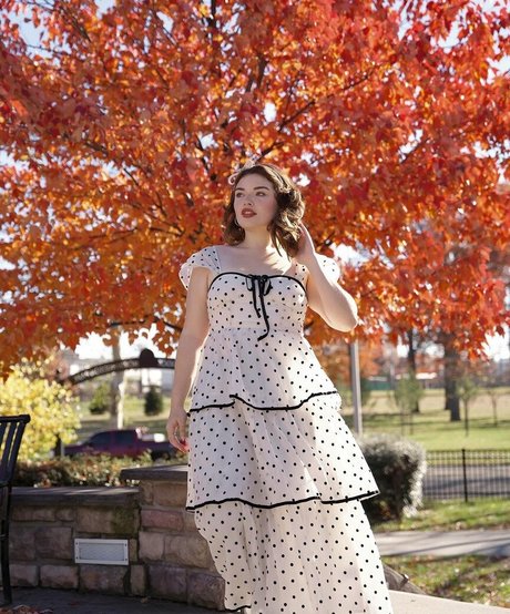 Alondra Larson model pretty pictures