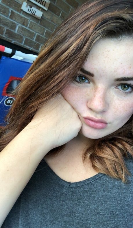 Alondra Larson star naked picture