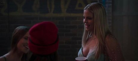 Renee Rapp hot model pictures