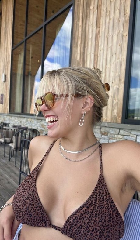 Renee Rapp model exclusive picture