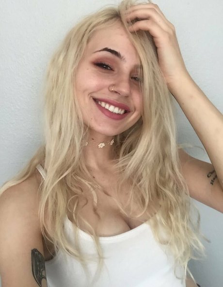 YungMallory hd actress pic