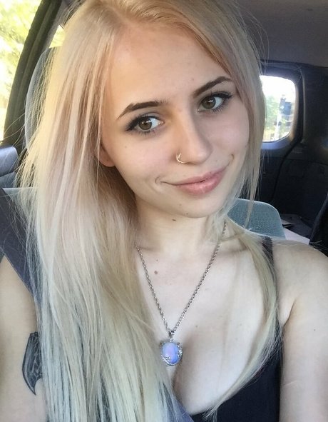 YungMallory beautiful star pic