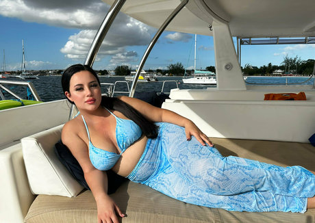 lifeofroseee model pic