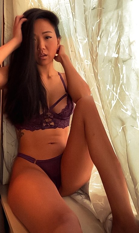 Kyla Gray art model photos