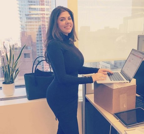 Emily Helen Barry adult model image