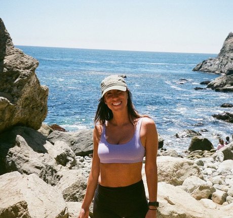 Emily Varadian pretty actress photo