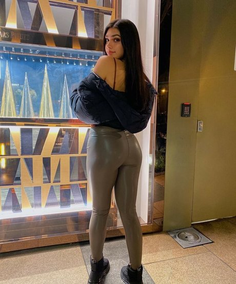 Yalibarel model high quality gallery