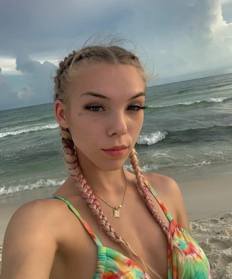 Itslovelyava pornstar image