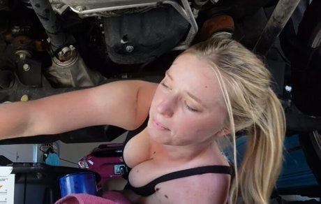 Kayla Rundle xxx model img