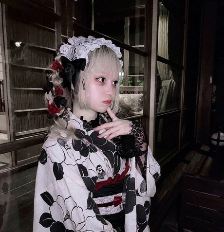 min cosplay model nude photo