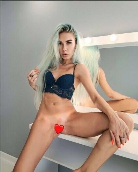 chloe lust art star pictures