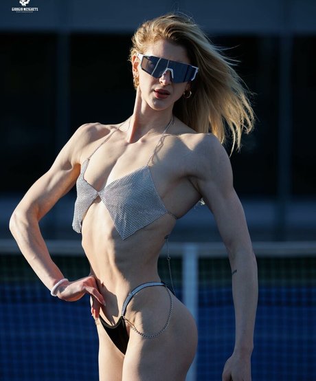 Vanessa Anoe art star photos