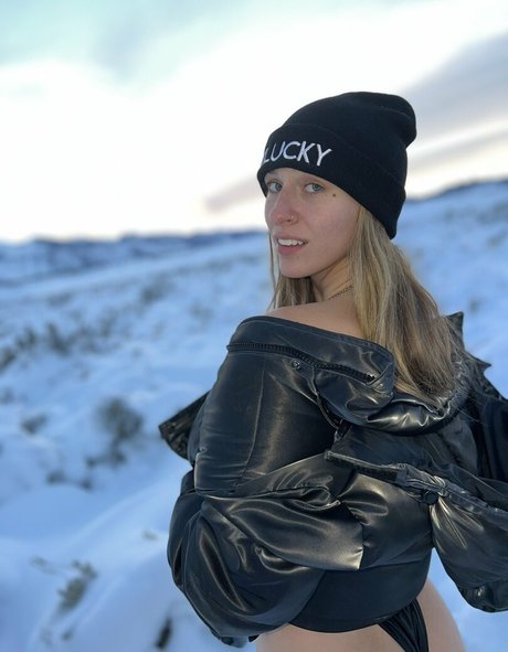 Theangelyoungs naked pornstar galleries