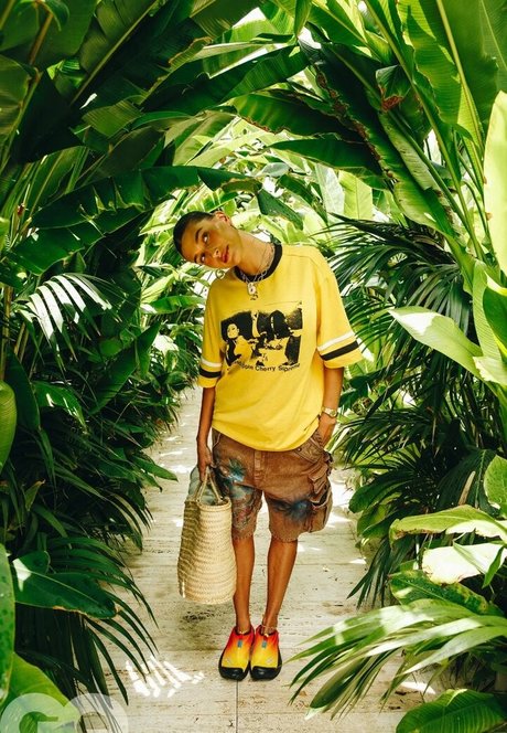 Hailey Baldwin star art galleries