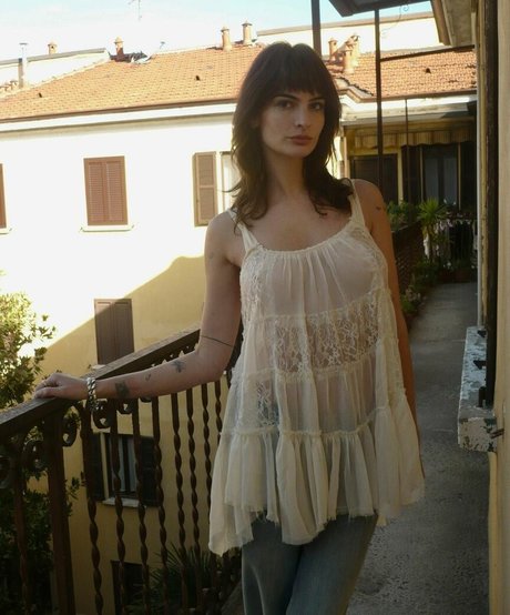 Clara Beneytout nudes model pics