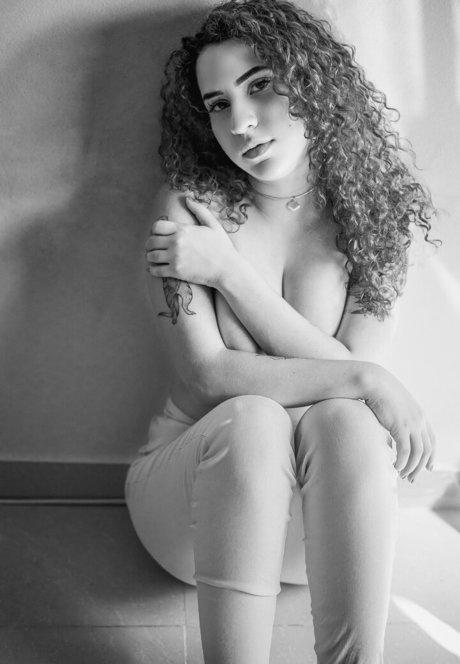 Thifany Vieira star pornographic images