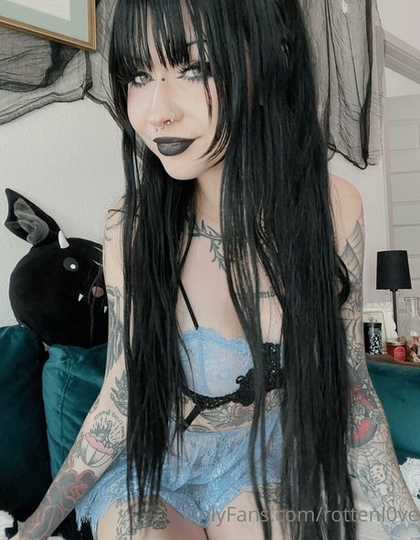 rottenl0ve naked pornstar photos