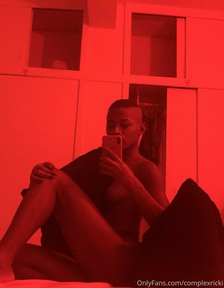 complexricki model erotic picture