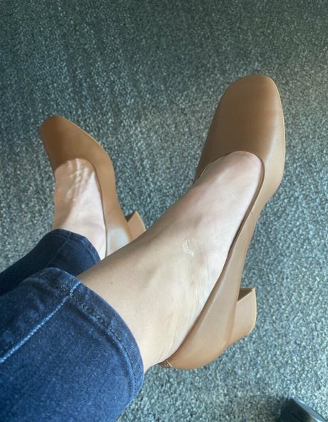 belle corinne naked model pics