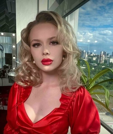 lina pie top model photo