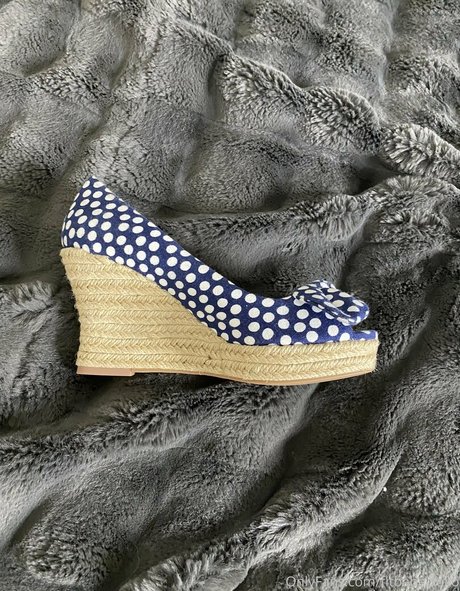 zoeytaylor xxx beautiful model picture