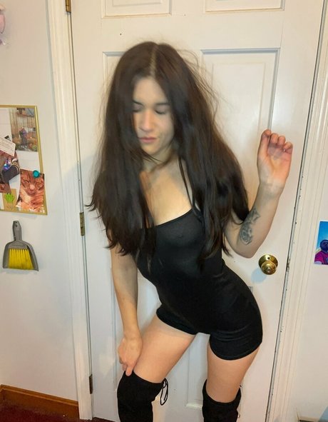 snow love art actress pic