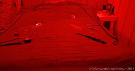 peachycream2017 erotic model pics