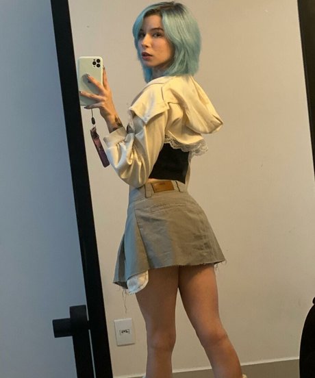 Luh Setra model best picture