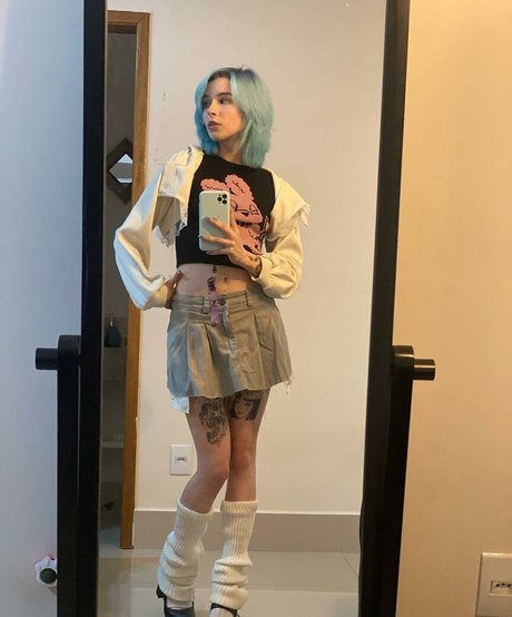 Luh Setra model high quality img