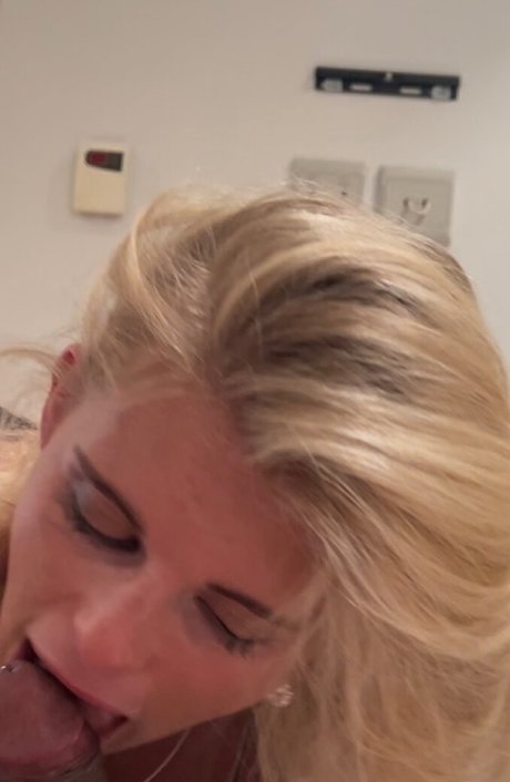 Zara Deeley hot pornstar photo