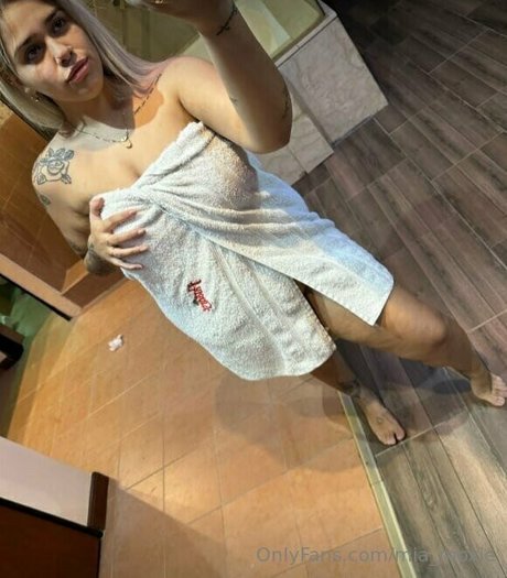 mia moxie model pornographic picture