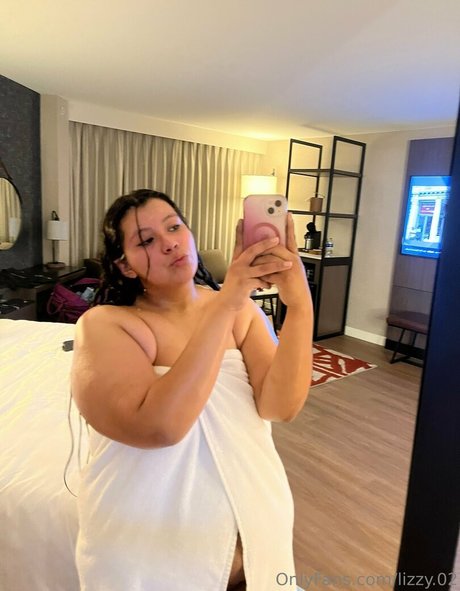 lizzy 02 sexy actress pics