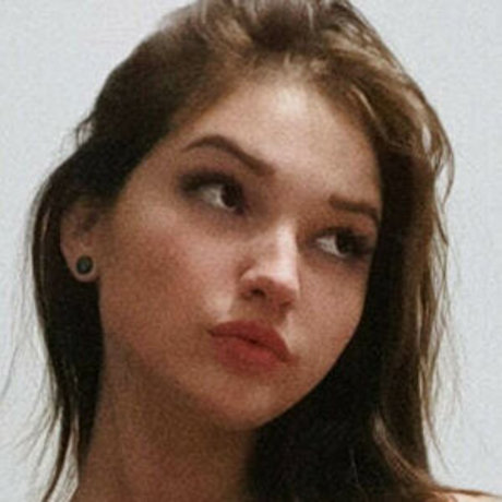 qanqyz45 beautiful model image