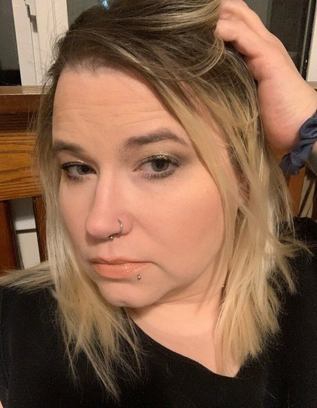 adenahx naked star photos