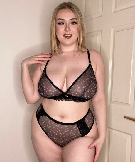 Kirsten Minnery laing adult actress picture