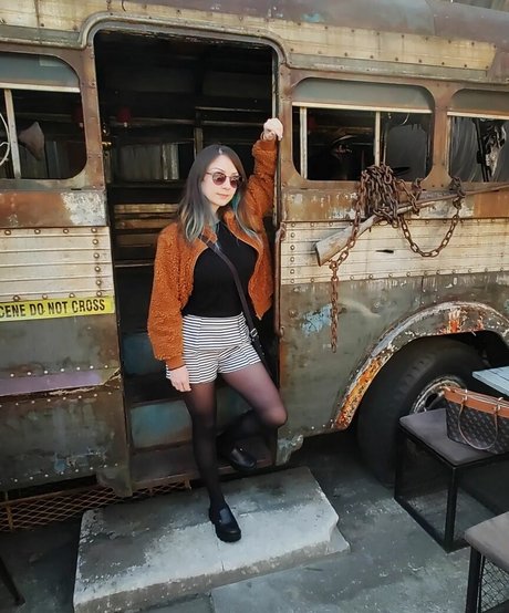 Thais joga sexy actress pics