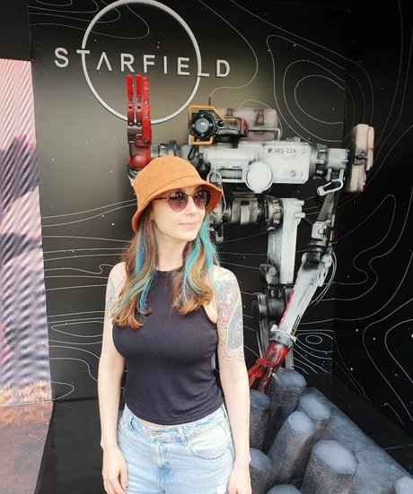 Thais joga art actress image