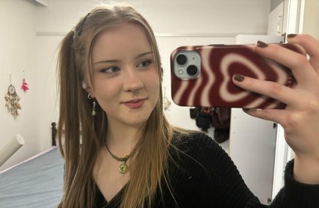 Sweeety pornographic model picture