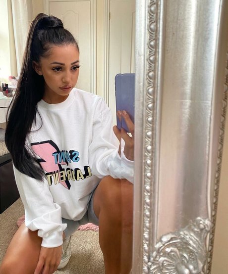 Chloe Reynolds pretty actress gallery