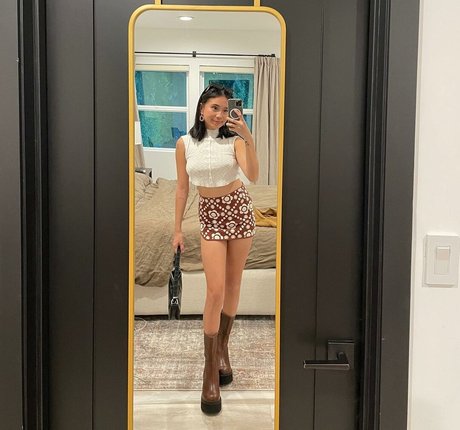 Niki Zefanya pretty pornstar gallery