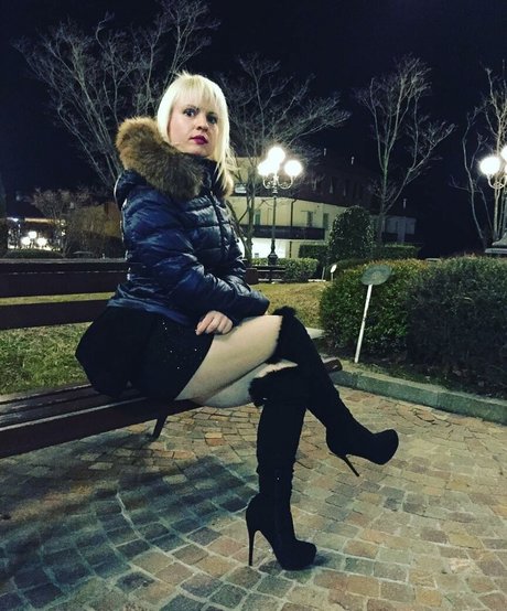 Anya87 pretty model image