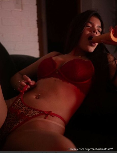 Vitoria Bastos exclusive star img